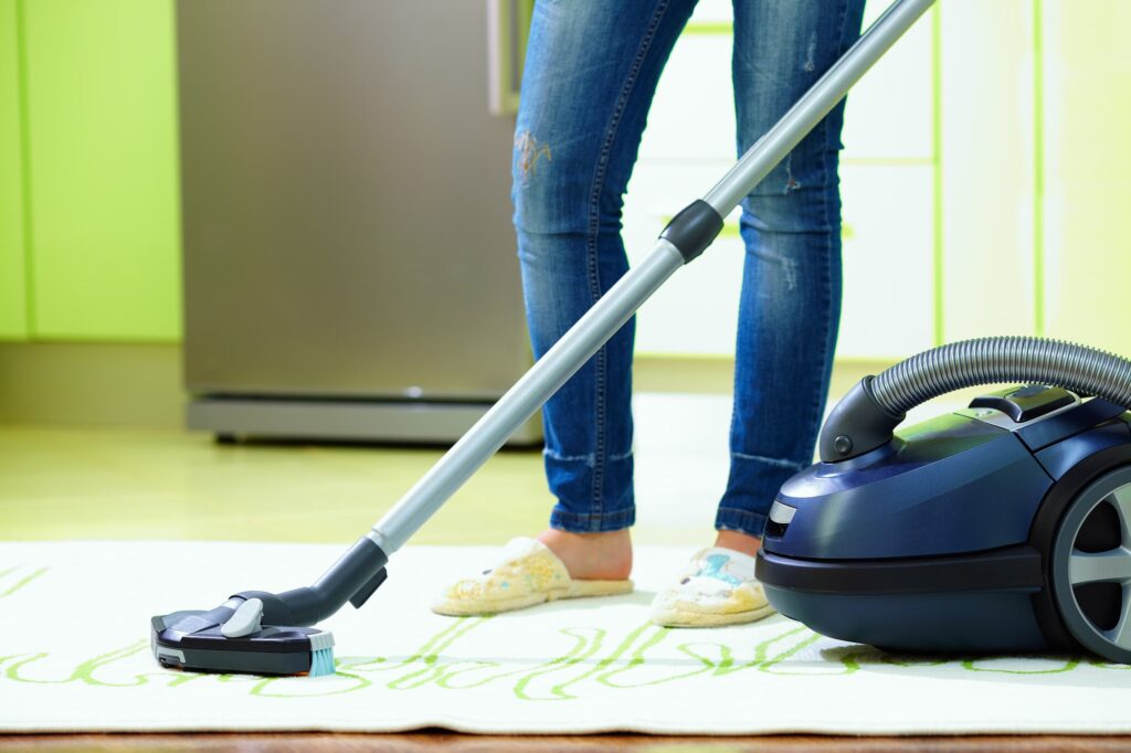 Best vacuum cleaners for home in India, floor vacuum cleaner, dust vacuum cleaner, upright vacuum cleaner, bagless vacuum cleaner, types of vacuum cleaner, kent vacuum cleaner, amazonbasics vacuum cleaner